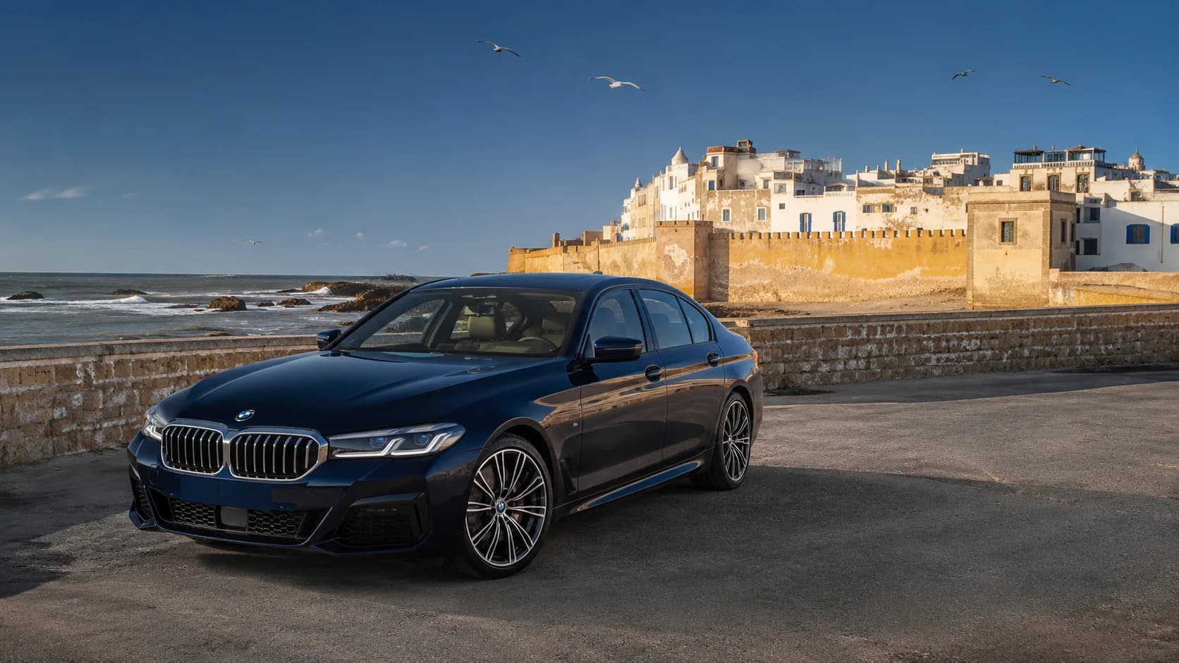 Аренда BMW в Эс-Сувейре: Премиальное вождение на Атлантическом побережье